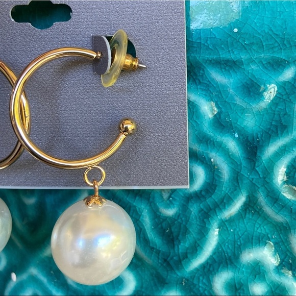Daisy Fuentes Gold Pearl Drop Earrings - Picture 1 of 8